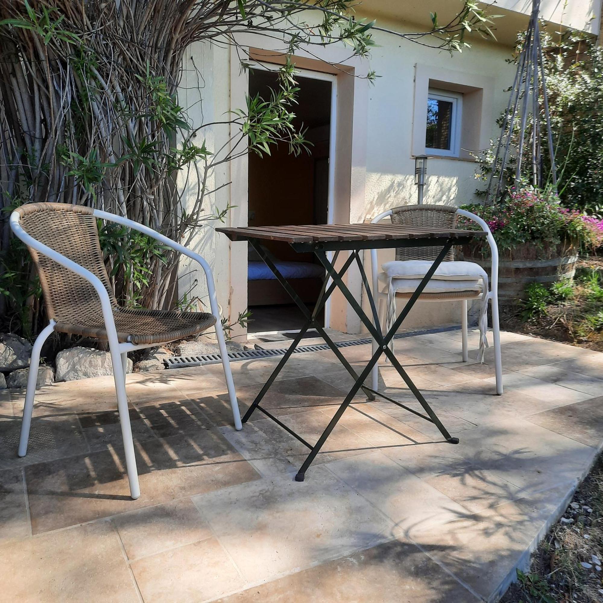 Les 3 Saisons Bed & Breakfast Cucuron Exterior photo